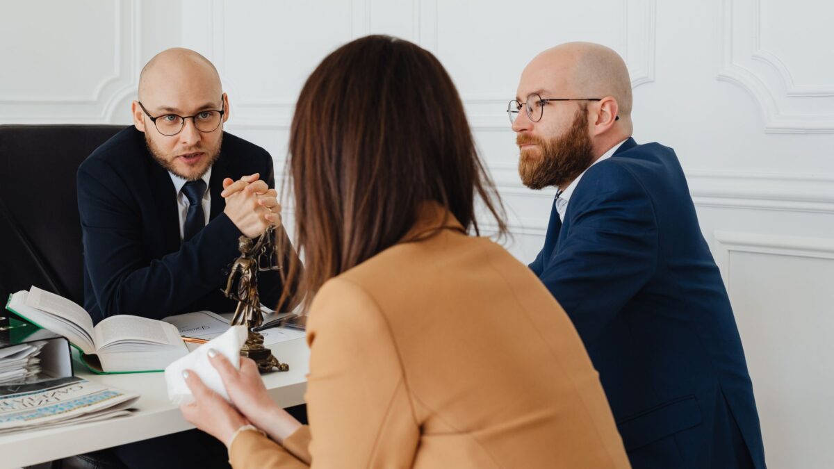escolher advogado especializado: Como escolher um advogado especializado para sua causa