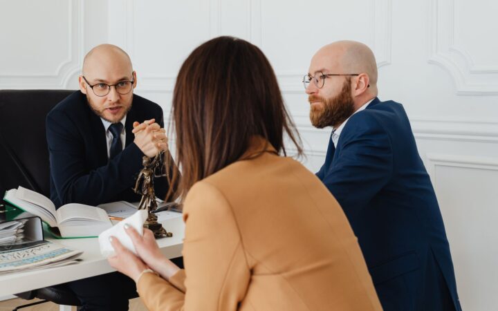 escolher advogado especializado: Como escolher um advogado especializado para sua causa